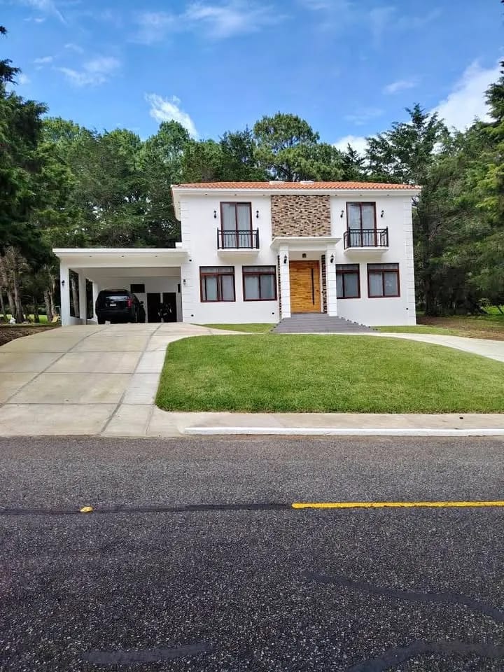 ¡casa Grande en Venta Adentro de Club de Golf Hacienda Nueva! 🏠 — foto 1 de 11