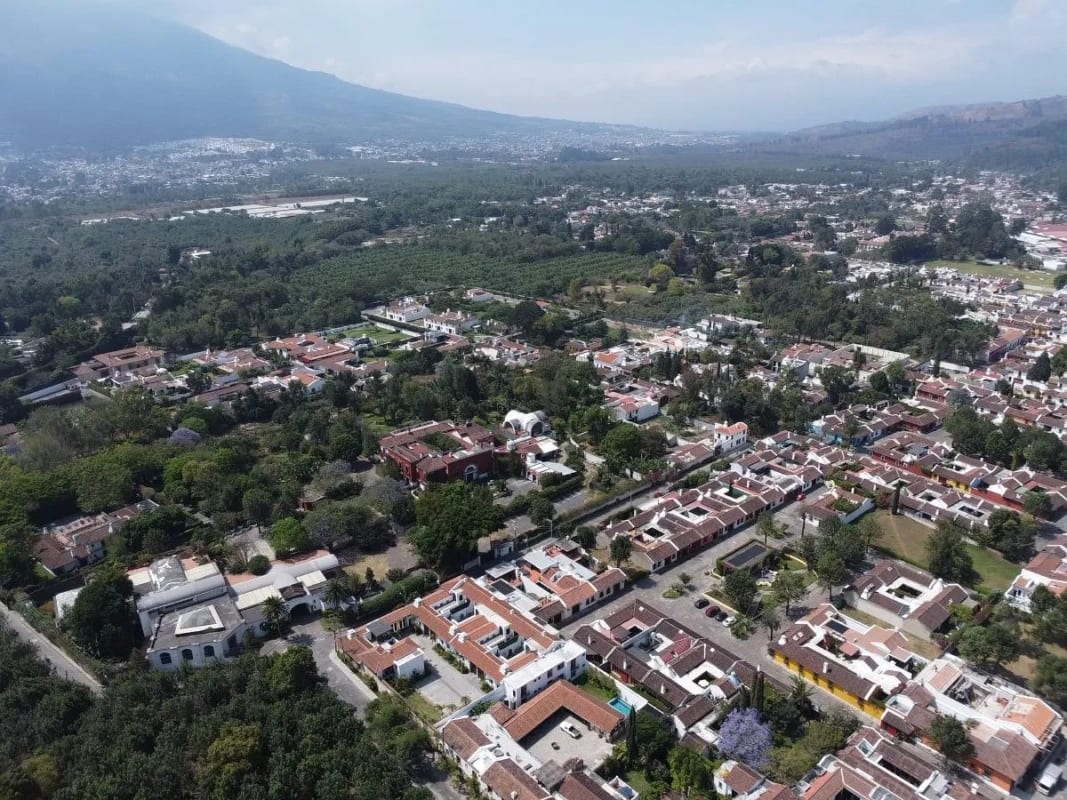 🏞️ ¡Oportunidad única de inversión en Antigua Guatemala! 🏞️  📍 A solo 5 cuadras exactas del casco central — foto 4 de 4